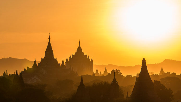 1412829483-Sunrise-in-Bagan-2