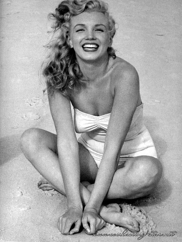 Beautiful Photographs of Marilyn Monroe by Andre de Dienes, 1949 (10)