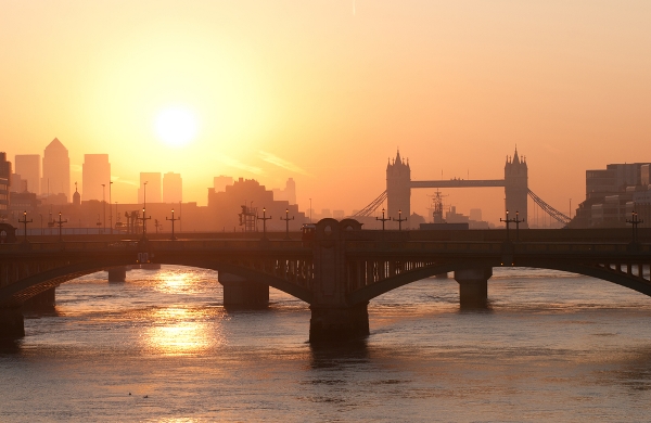 London-City-awakes-to-a-stunning-sunrise-at-dawn