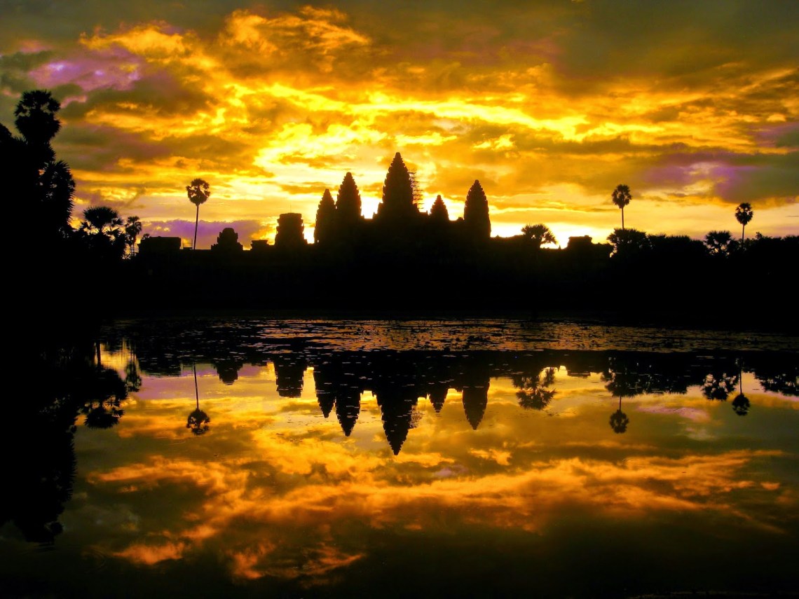 The-Grandeur-and-Beauty-of-the-Sunrise-at-Angkor-Wat-Cambodia