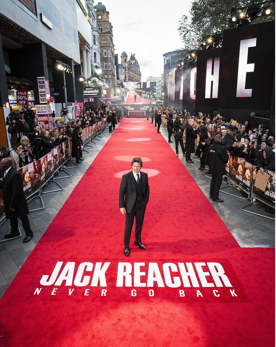 398ef98400000578-3856662-image-m-63_1476993784395