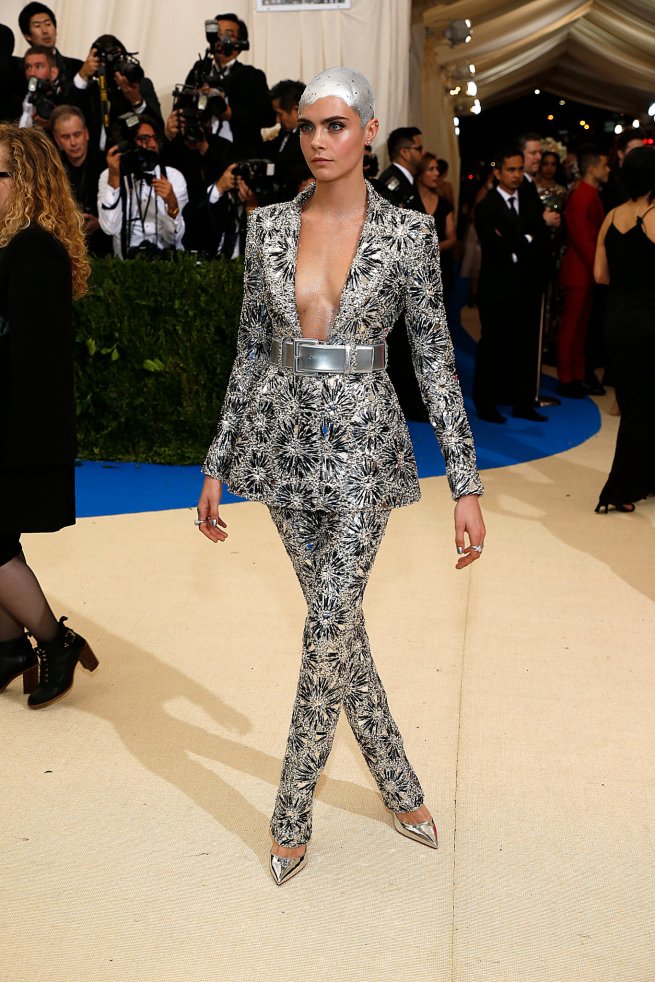 met-gala-2017-529-cara-delevingne-superJumbo-v2