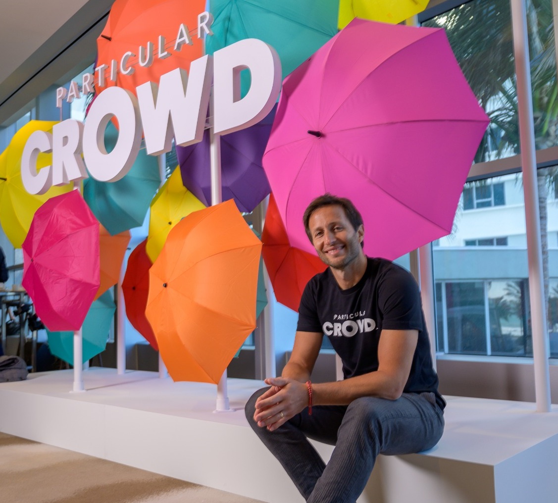 Tomás Yankelevich - Particular Crowd