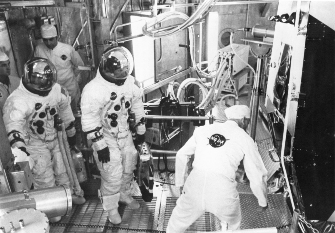apollo_11_bu_crew_lovell_haise_lm_alt_test_mar_20_1969_ap11-69-h-548hr